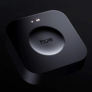 Philips Hue Bridge Pro noire sans fil pour contrôler les lumières et accessoires Hue.