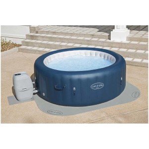 Ensemble de protection de sol Bestway sous spa Lay-Z-Spa avec pompe sur terrasse.