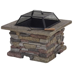 Helle, quadratische Beliani Feuerstelle Kelud aus Leichtbeton mit Grillrost und Funkenschutz.