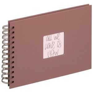 Album à spirale Fun Mocha Mousse marron 17x23 cm, couverture rigide, reliure spirale dorée, découpe carrée.
