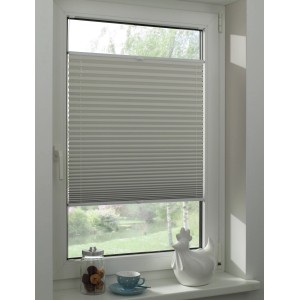 Store plissé thermique gris Gardinia Concept, 40x130 cm, monté sur une fenêtre.