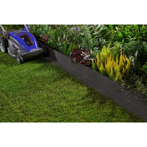 Bordo per aiuole Kann antracite con robot tagliaerba in giardino.