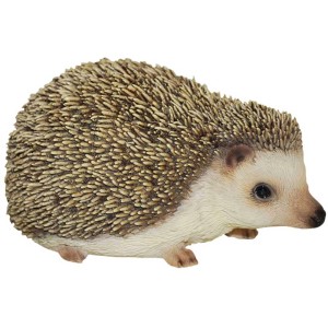 Detailreicher Deko-Igel aus Polyresin, braun, 8,5x15x9,5cm, für Garten & Haus.