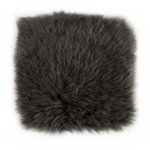 Coussin d'assise carré en peau de mouton noire (Ø 34 cm) pour chaises et bancs.