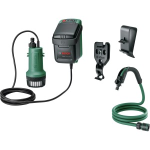 Bosch Akku GardenPump 18V-2000 Solo avec accessoires pour l'arrosage du jardin.