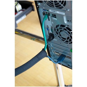 Tube de câble noir (2m) sur PC pour gestion des câbles. Goulotte pour une meilleure organisation.