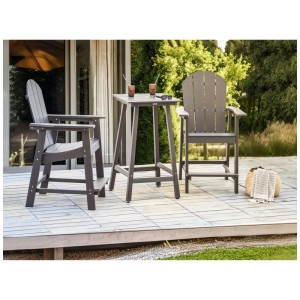 Ensemble bistro Beliani Adirondack gris foncé : table et 2 chaises en plastique pour balcon ou terrasse.