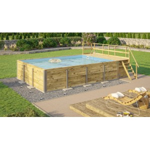 Piscine rectangulaire en bois Weka avec terrasse et local technique dans le jardin.