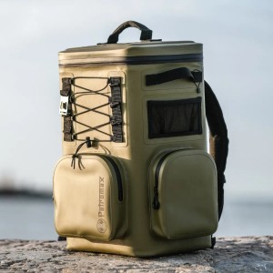 Zaino frigo Petromax Olive, 7 l: Isolato, impermeabile, con spallacci e passanti per accessori.