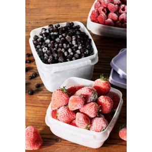 Boîtes de congélation SmartStore Frost, lot de 6. Remplies de fraises, framboises et myrtilles surgelées.