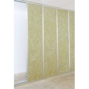 Pannello divisorio in lana di roccia Rockwool Sonorock (40mm) installato in una parete.