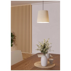 Lampada a sospensione Eglo Febres, paralume in tessuto bianco sopra il tavolo da pranzo. Lampada a sospensione E27.