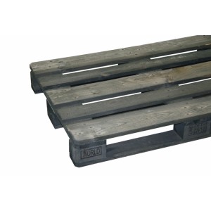 Pallet per mobili in legno grigio impregnato, adatta per uso esterno. Scaffalature fai-da-te e costruzione mobili.