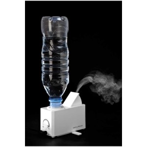 Humidificateur Atlas blanc avec bouteille PET comme réservoir d'eau en fonctionnement.