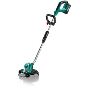 Tagliabordi a batteria Bosch AdvancedGrassCut 36 con batteria per rifinire con precisione bordi e aree difficili da raggiungere.