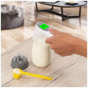 Reer Infrarot-Fieberthermometer misst Temperatur von Babymilch in Flasche.