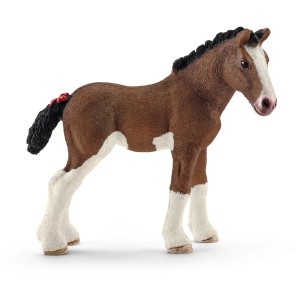 Poulain Clydesdale Schleich détaillé en plastique, marron avec des marques blanches.