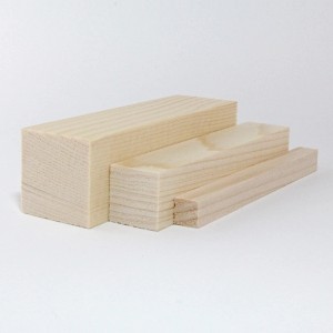 Tasseaux carrés en épicéa, sapin ou pin, 9x9x1000 mm, naturels.