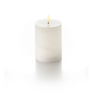 Weiße Balthasar LED-Zylinderkerze Rustico aus Paraffin, 10 cm hoch, für stimmungsvolle Beleuchtung.