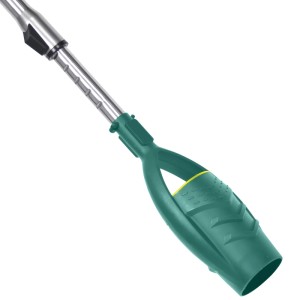 Gros plan : souffleur à feuilles sans fil vert Aero Beamer avec manche télescopique.
