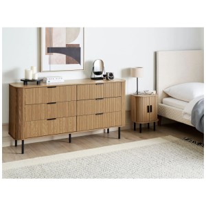 Commode Beliani Bradley, marron, avec 6 tiroirs et pieds en métal noir.