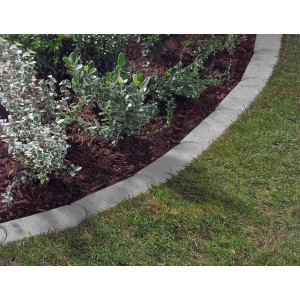 Mini bordure à gazon grise en béton, 24x10x4,5 cm, comme bordure de jardin.