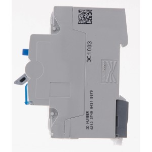 Interruttore differenziale 40A, vista laterale. Interruttore per impianti elettrici.