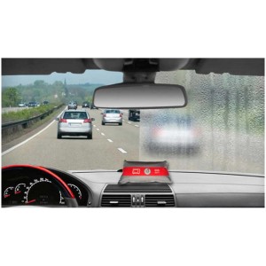 Auto-Luftentfeuchter auf Armaturenbrett, klare Sicht vs. beschlagene Scheibe.