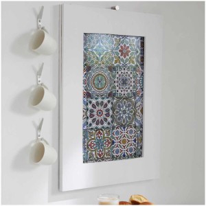 Pellicola adesiva D-c-fix Trendyline Faroso su armadio bianco, design piastrelle marocchine.