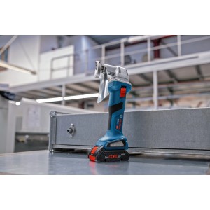 Cesoia per lamiera a batteria Bosch Professional GSC 18V-16 E Solo, blu/nera, con batteria. Utensile a batteria per tagli precisi.