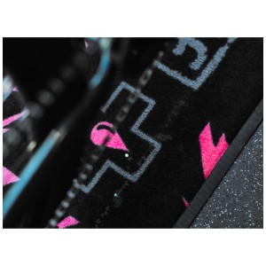 Muc-Off Tapis de sol absorbant pour vélo 200x40cm : Tapis absorbant avec motifs roses et gris pour l'entretien du vélo.