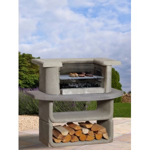 Barbecue Buschbeck Kingston en béton avec grille et bois de chauffage dans le compartiment de rangement.