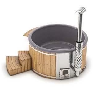 Bain nordique en bois Finntherm Stockholm, thermobois, Ø 180cm, avec poêle en inox et escalier.