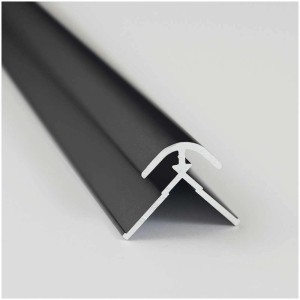 Breuer Rückwand-Eckprofil, schwarz, 255cm lang, zur Verbindung von Rückwandplatten.