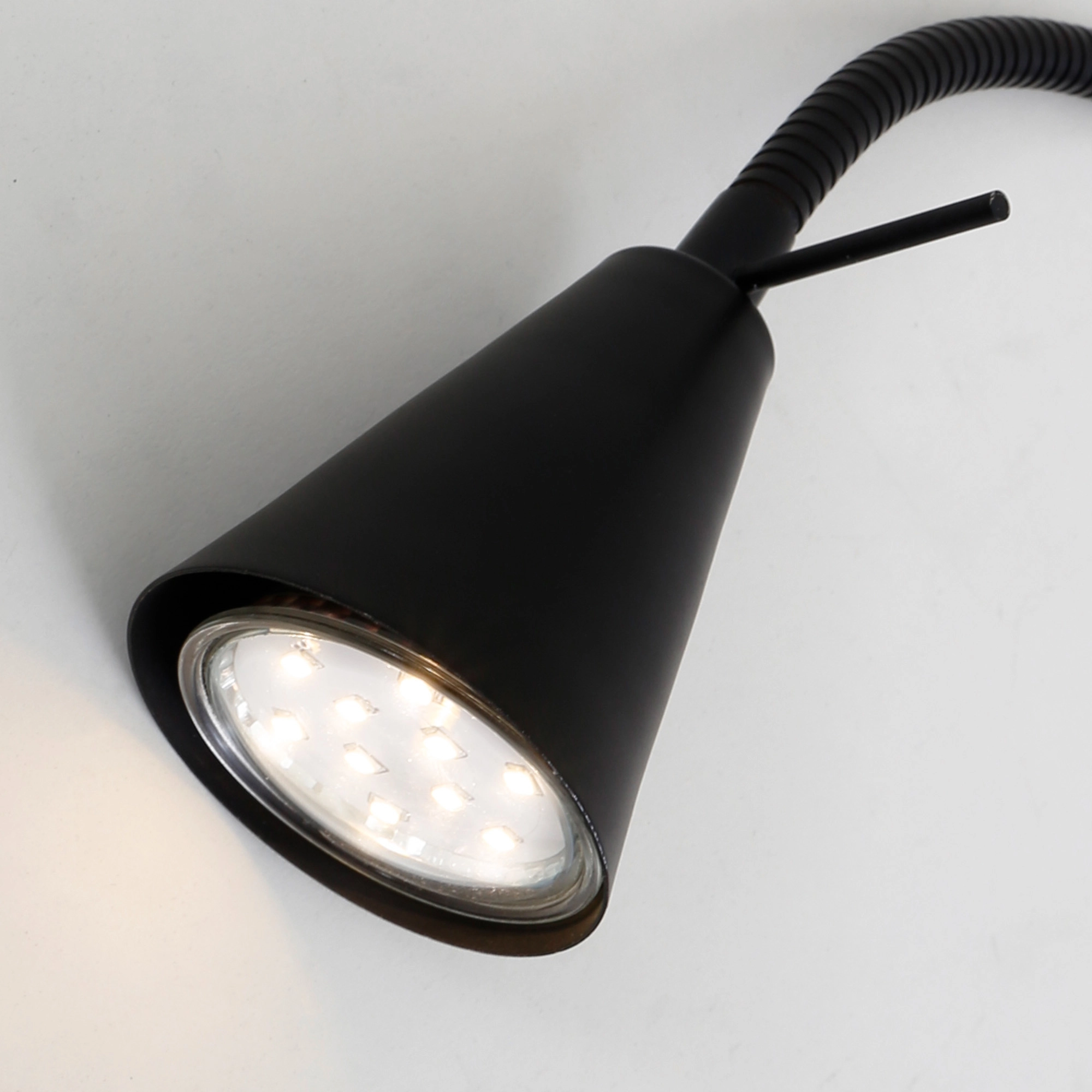 Briloner LED Bettleuchte in Schwarz kaufen bei OBI