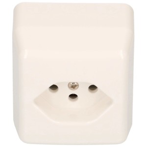 Prise en saillie Basico Hager blanche, design classique pour intérieur.