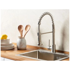 Rubinetto cucina Beliani Maihue in acciaio inox, argento, con doccetta estraibile sul lavello. Miscelatore.