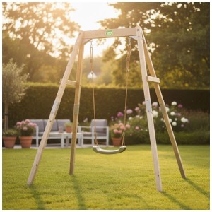 Balancoire en bois Exit Toys Silvi Grow en cyprès dans le jardin.