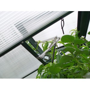 Ouvre-fenêtre automatique Juliana Univent dans une serre, ventilation automatique.