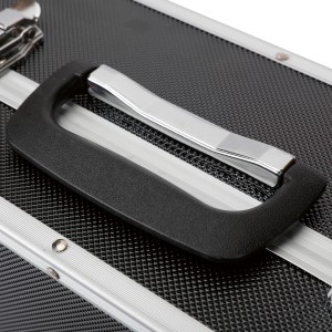 Gros plan : Mallette photo LUX AKV 160, mallette à outils avec poignée et cadre en aluminium.