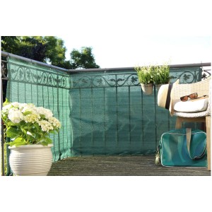 Brise-vue vert Videx Classic pour balcon, offrant de l'intimité sur un balcon avec des plantes et décorations.