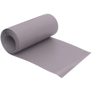 Strisce frangivista grigie in plastica/alluminio, arrotolate. Ideali per recinzioni a doppia maglia.