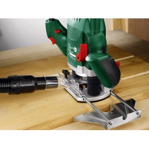 Fresatrice verticale Bosch POF 1200 AE verde che scanalatura nel legno.