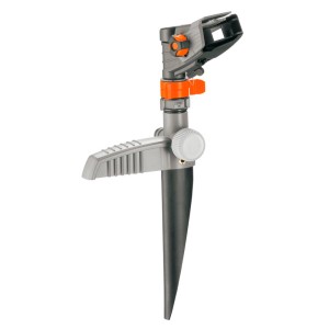 Arroseur à impulsion Gardena Comfort pour l'irrigation du jardin avec bague de réglage et pic de terre.