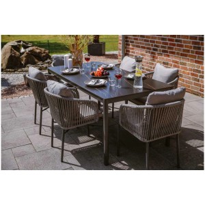 Greemotion Gartentisch Calgary mit Keramikplatte und Stühlen auf Terrasse.