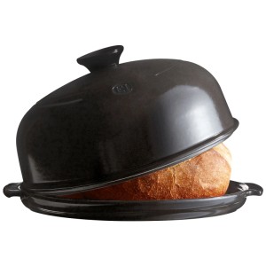 Emile Henry Brotbackglocke, graue Keramik, Ø 34 cm, mit Brot.