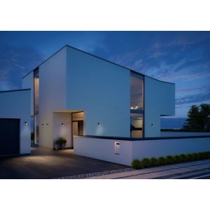 Facciata moderna con faretti LED Steinel One S con sensore di movimento color antracite.