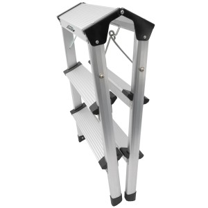 Scala a gradini pieghevole in alluminio GAT 3S con tre gradini e piedini antiscivolo.