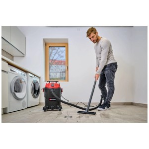 Einhell TC-VC 1930-190 A aspirateur eau et poussière (30 l) en utilisation.