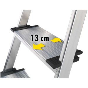 Dettaglio: gradino profondo 13 cm della scala domestica in alluminio Hailo L80 Comfortline.